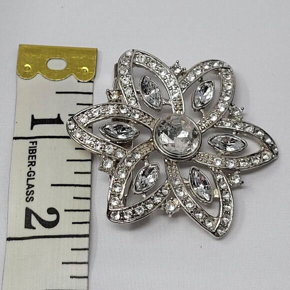 Brooch Pin Clear Rhinestone Flower Bloom Silver Tone Retro 60's Costume - Picture 2 of 6